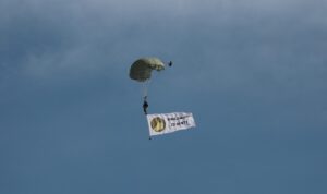 Penerjun Elite TNI AU Hiasi Langit Ibu Kota Kaltara