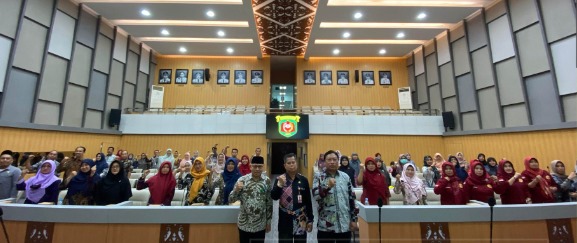Pemerintah Kota Samarinda melalui Dinas Pemberdayaan Perempuan dan Perlindungan Anak (DP2PA) menggelar Rapat Koordinasi dan Sinkronisasi Sekolah Ramah Anak (SRA) di ruang Rapat Mangkupelas Balaikota.