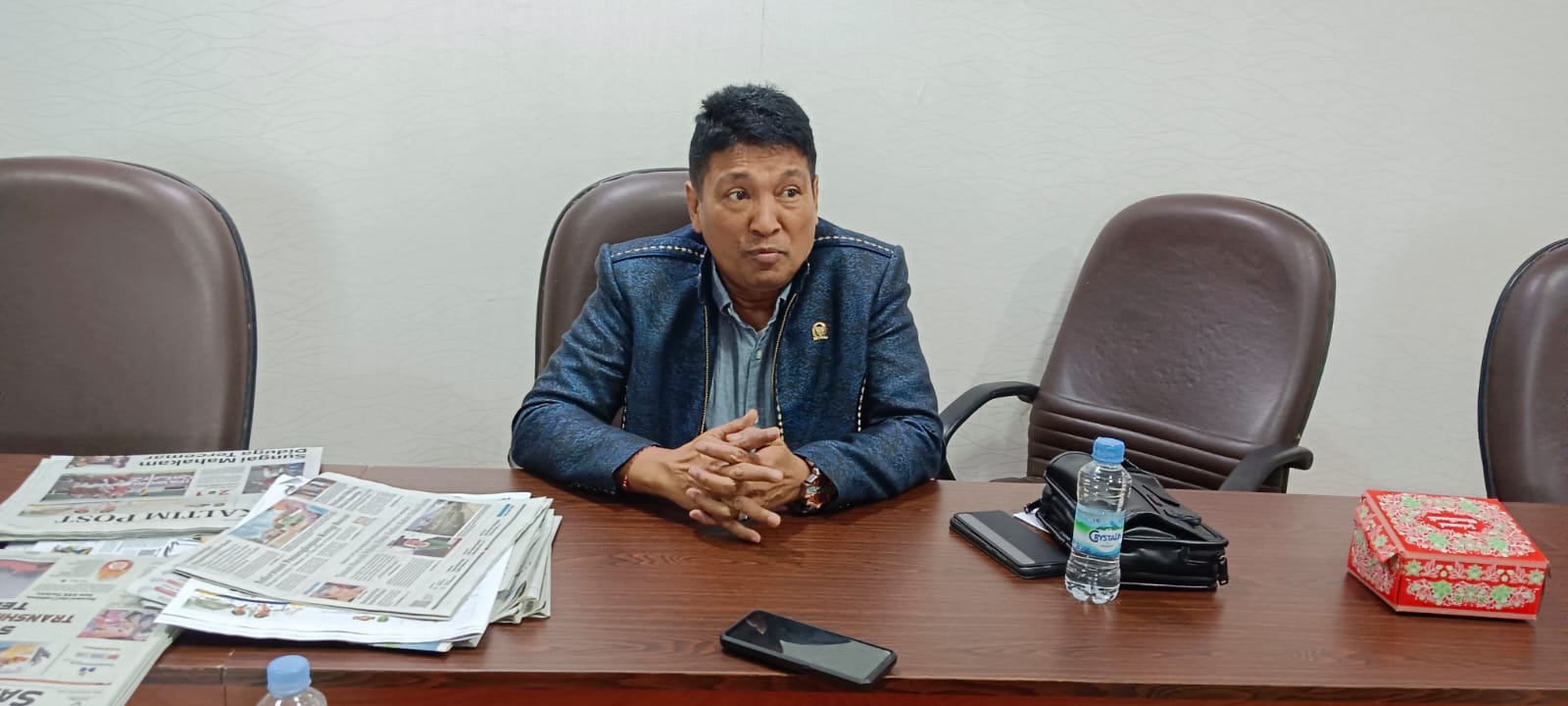 Anggota DPRD Samarinda Joni Sinatra Ginting meminta generasi milenial untuk tidak apatis terhadap pesta demokrasi Indonesia.
