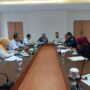 Komisi IV DPRD Kota Samarinda bersama Dinas Pendidikan dan Kebudayaan kota ini membahas masalah kekurangan guru.