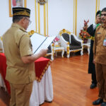 Saidin Resmi Dilantik sebagai Kadinsos PPU, Ini Pesan Pj Bupati