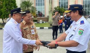 Pj Bupati Serahkan 2 Unit Mobil Operasional Dishub, bisa Bantu Situasi Darurat di Jalan Raya