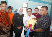 Pj Bupati PPU Serahkan 27 Unit Rumah ke Korban Longsor di Desa Telemow Sepaku