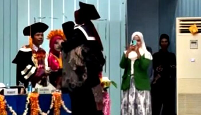 Viral di Media Sosial Video Ayah Gendong Anaknya saat Wisuda, Netizen Dibikin Haru