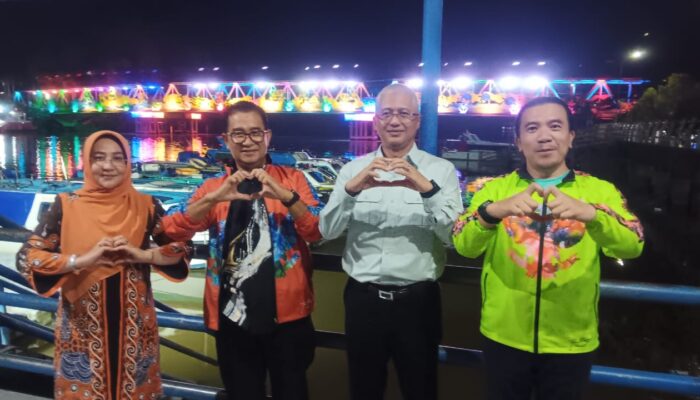 Didampingi Bupati Sri Juniarsih, Pj Gubernur Kaltim Launching Hiasan Elemen Khas Berau di Jembatan Sambaliung