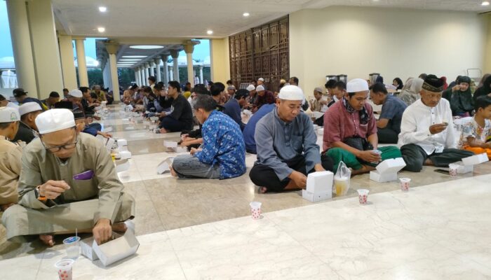 Masjid Madinatul Iman Balikpapan Sediakan Konsumsi Buka Puasa, Raihlah Nuansa Baru