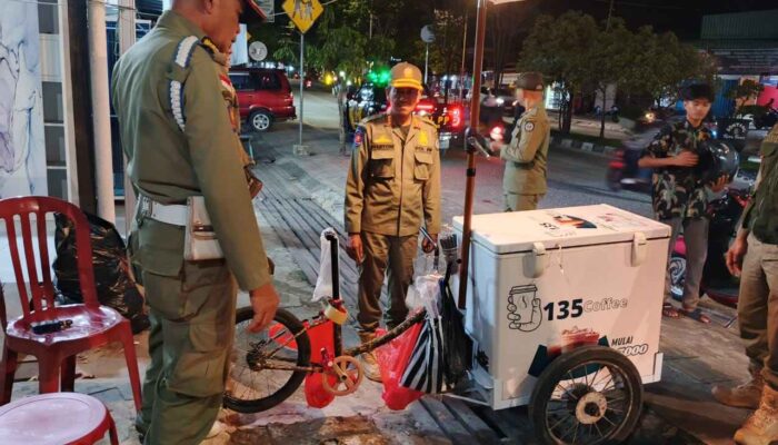 Satpol PP Bontang Tertibkan PKL, Trotoar Diminta Kembali ke Fungsi Semula