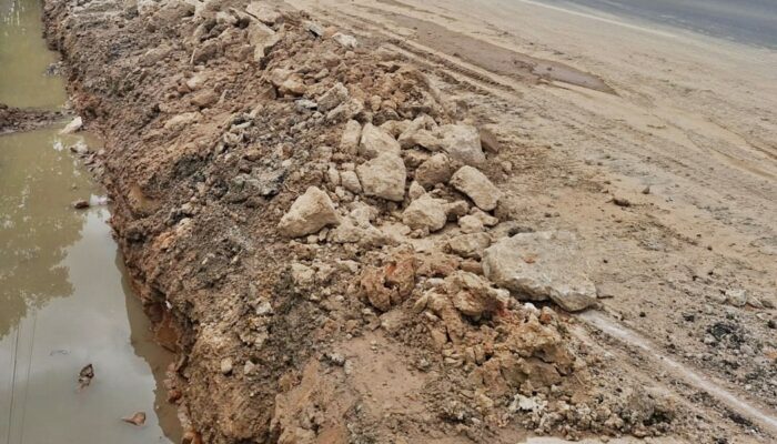 Cara PUPR Paser Tangani Banjir, Atasi Penyumbatan Drainase Ruas Jalan