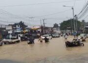 Balikpapan Banjir Lumpuhkan Perdagangan dan Jalan Raya Pusat Kota