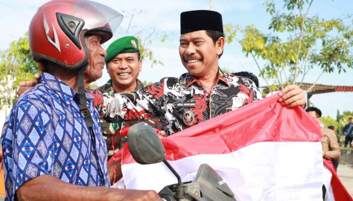 ‎Wujudkan Semangat Nasionalisme, Pemkab PPU Bagikan Ribuan Bendera Merah Putih Sambut HUT RI ke-80
