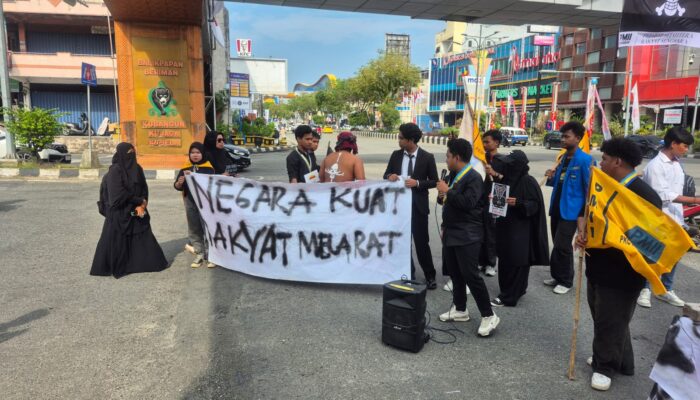 PMII Tuntut Keadilan untuk Guru Honorer dan Janji Kemerdekaan di Simpang Plaza Balikpapan