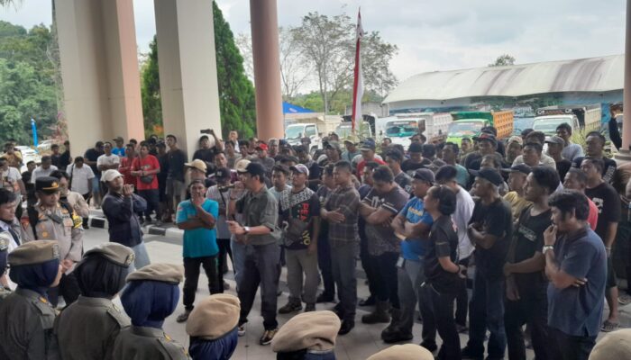 Ratusan Sopir Truk di PPU Gelar Aksi Protes, Keluhkan Kelangkaan Bio Solar