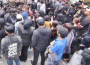 Pendemo Batalkan Rencana Menginap di Balai Kota Balikpapan, Dijanjikan Ketemu Walikota Rahmad Mas’ud