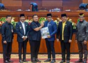 ‎Bupati PPU Hadiri Paripurna DPRD, APBD Perubahan 2025 Turun Jadi Rp2,41 Triliun‎