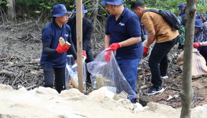 Bupati Mudyat Noor Pimpin Coastal Clean Up di Pantai Nipah-Nipah, Ajak Warga Jaga Pesisir PPU