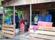 Sambangi Rumah Warga Kurang Mampu, Wabup PPU Berikan Paket Sembako dan Kursi Roda