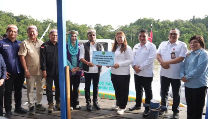 Gubernur Kaltim Serahkan Ambulans Terapung Rp1,7 Miliar untuk Mahakam Ulu