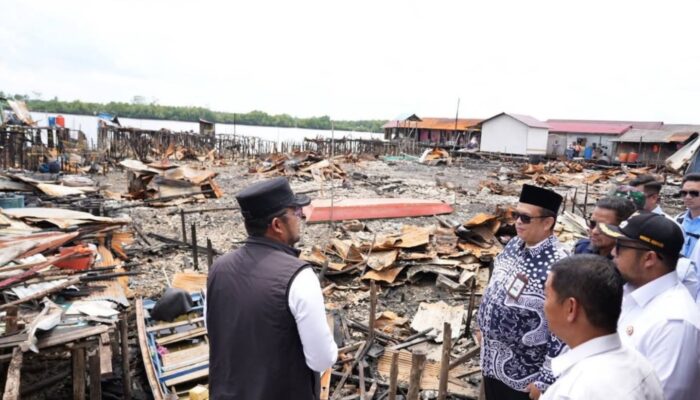 Gubernur Kaltim Rudy Mas’ud Tinjau Lokasi Kebakaran di Paser, 61 KK Terima Bantuan‎