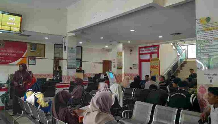 Disdukcapil PPU Dipadati Pemohon, Ada Pendaftar Polri Urus Data