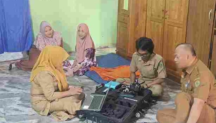 Disdukcapil PPU Jemput Bola, Warga Lansia Sakit Kronis Dilayani Perekaman e-KTP di Rumah