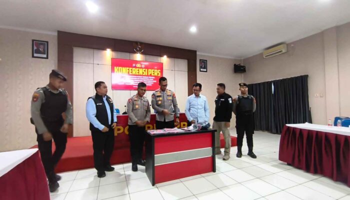 Polisi Tangkap Dua Pelaku Penjual Gelang-Cincin Palsu di Toko Emas Petung