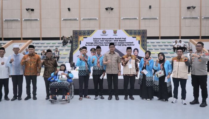 Wali Kota Andi Harun lepas Kloter Pertama Jemaah Haji, Minta Saling Bantu Satu Sama Lain