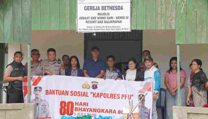 Sambut HUT Bhayangkara ke-80, Kapolres PPU Salurkan Bansos di Rumah Ibadah Kawasan IKN