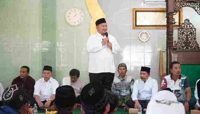 Safari Jumat di Waru, Mudyat Noor Serap Aspirasi Warga dari Jalan Rusak hingga Harga Sawit Turun