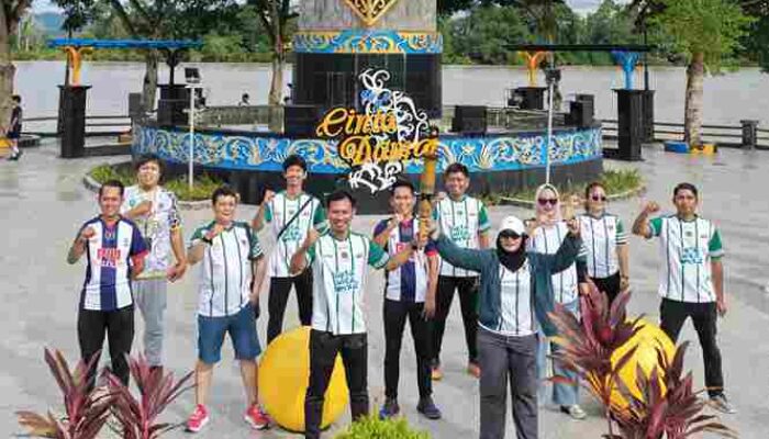 Kirab Obor Porwada II Tiba di Tanjung Selor, Bangkitkan Semangat Kontingen PWI Bulungan Menuju Nunukan