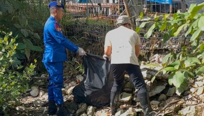 Hari Bhayangkara ke-80, Polres PPU dan ASDP Turun ke Pantai Bersihkan Pesisir Penajam