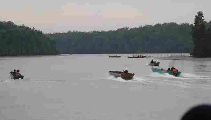 Semarak Hari Bhayangkara ke-80, Polres PPU Gelar Balapan Perahu Tradisional di Babulu Laut