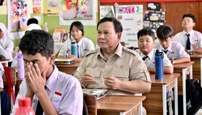 Makan Bersama Siswa, Prabowo Pastikan Program MBG Berjalan Optimal‎