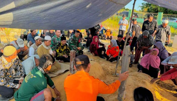 Suasana Haru Iringi Pemakaman Dua Bocah Korban Kebakaran di Sungai Parit, Wabup PPU Dampingi Prosesi