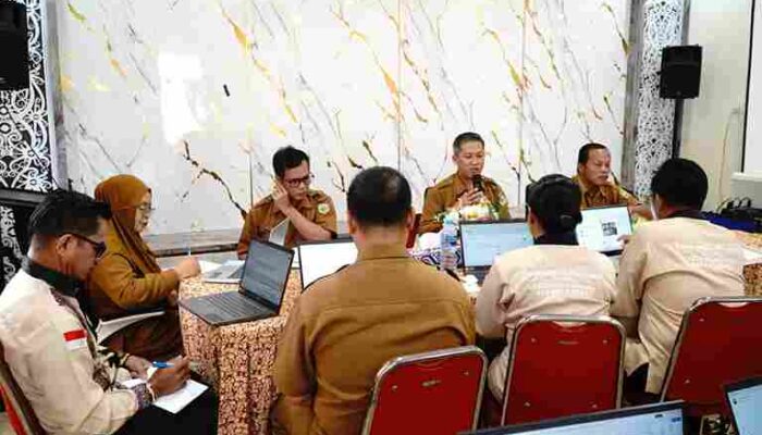 Rapat Evaluasi Triwulan II Jadi Momentum Kecamatan Damai Tingkatkan Kualitas Pelayanan kepada Masyarakat