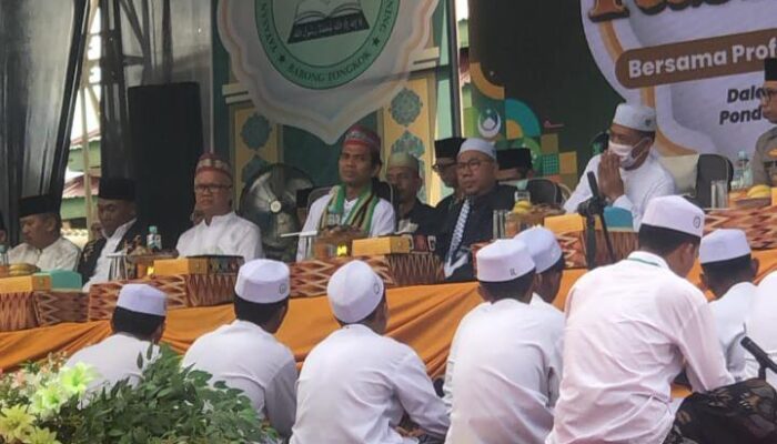 Ribuan Jamaah Padati Tabligh Akbar Tahun Baru Islam 1448 H Bersama Ustadz Abdul Somad di Kutai Barat, Wabup Ajak Masyarakat Maknai Hijrah pada Tabligh Akbar Tahun Baru Islam