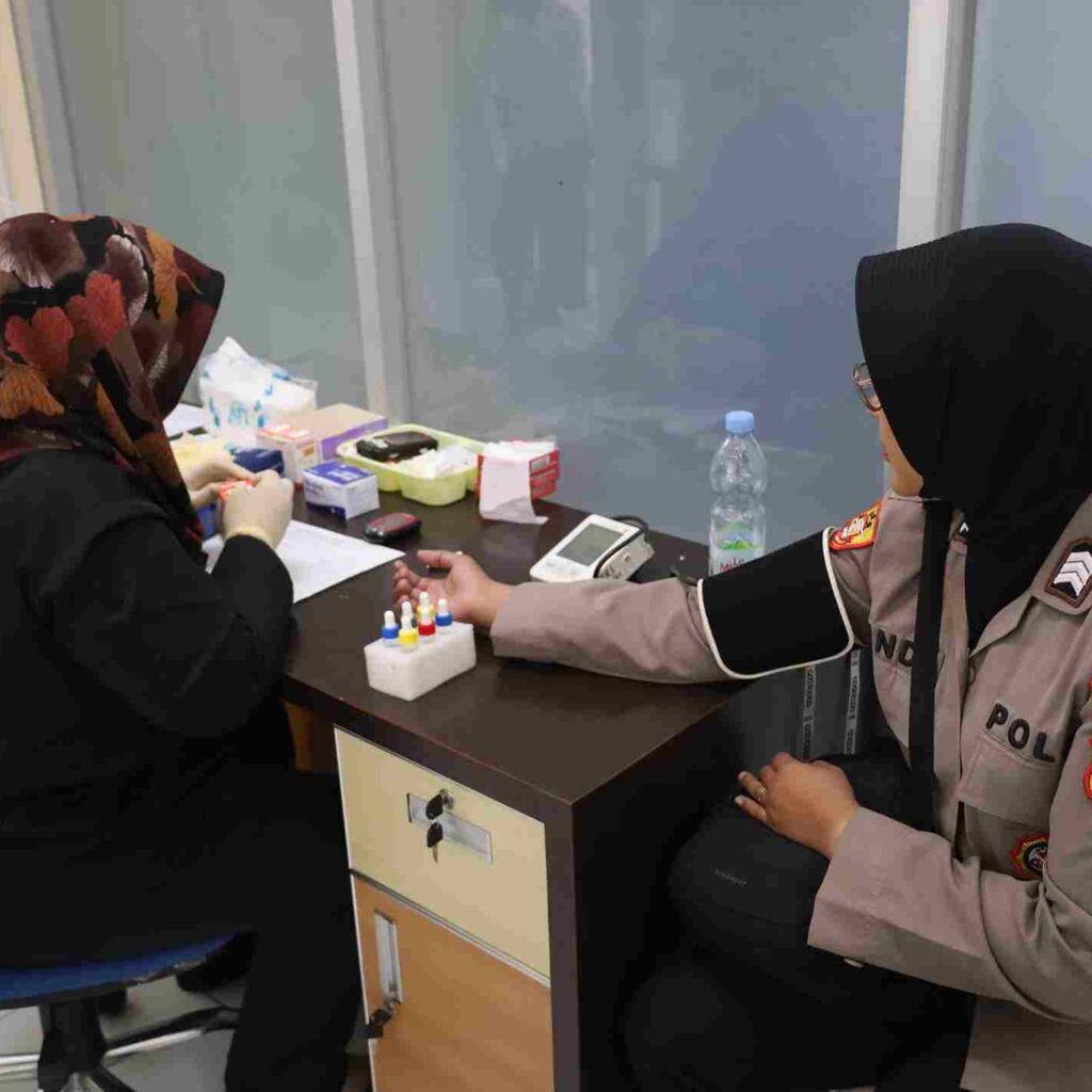 HUT Polwan ke-78, Polwan Polres PPU Gelar Donor Darah untuk Bantu Masyarakat