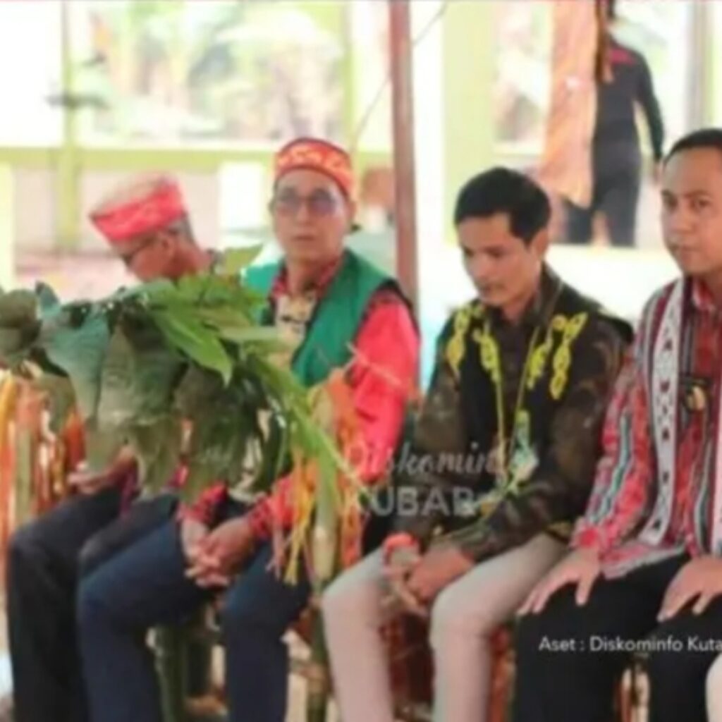 Kepala Adat Linggang Amer Dilantik, Bupati Frederick Edwin Ingatkan Pentingnya Jaga Nilai Adat