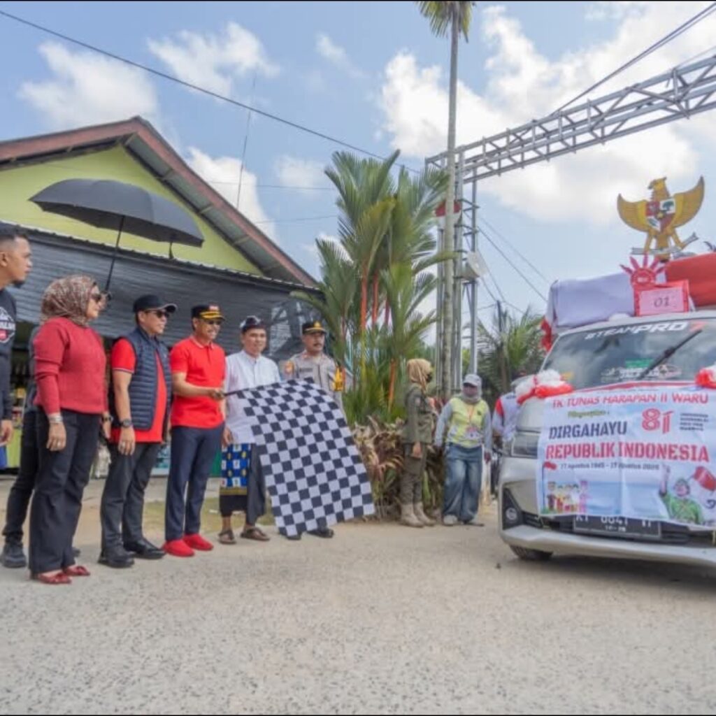 Meriahkan HUT ke-81 RI, Wabup Abdul Waris Muin Lepas Karnaval di Kecamatan Waru