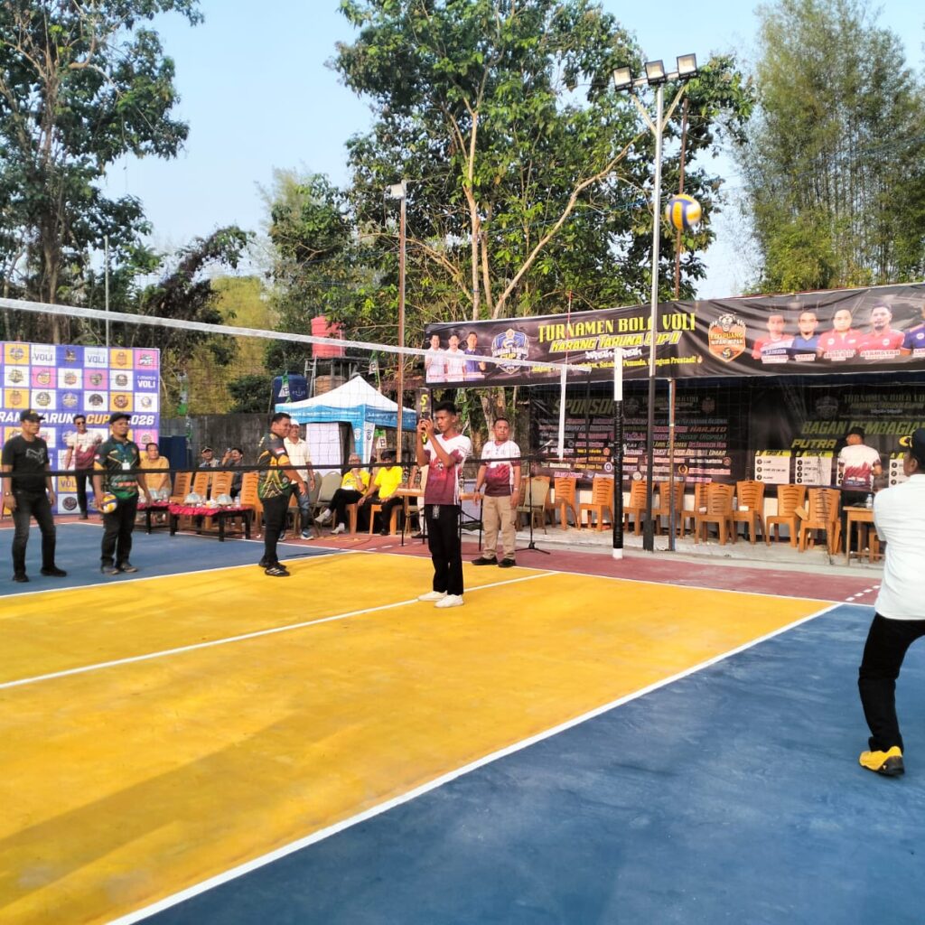 Buka Turnamen Voli Karang Taruna Cup II di Nipah-Nipah, Wabup PPU Tekankan Sportivitas
