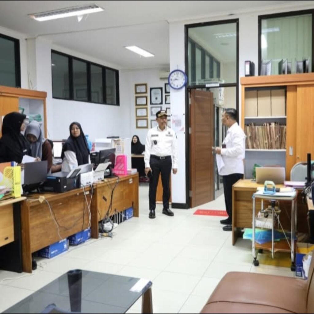 Sidak Dinas PU PPU, Wabup Abdul Waris Tekankan Disiplin dan Keteladanan Pimpinan