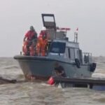 Tim Patroli PHM Berhasil Selamatkan Enam Awak Kapal Masyarakat yang Tenggelam di Perairan Mahakam